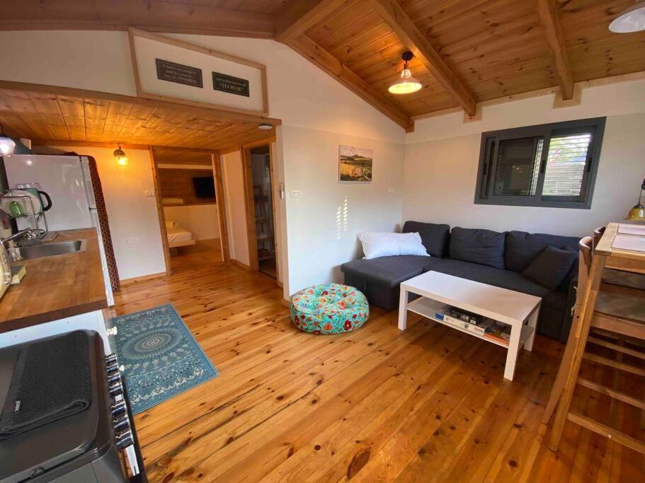 Bit Cabin Near The Airport Kfar Daniel ภายนอก รูปภาพ